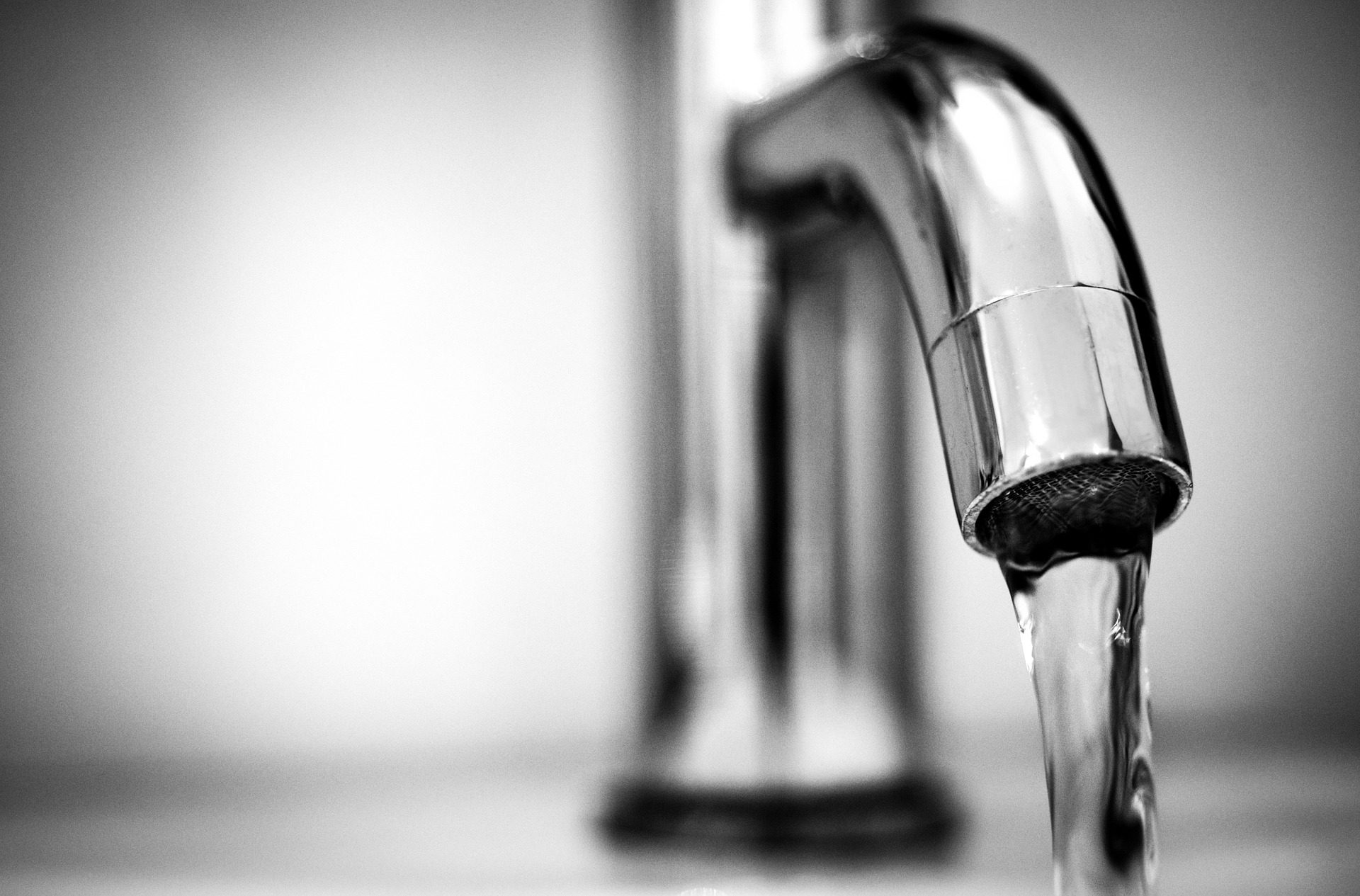 Chemische Desinfektion von Trinkwasser - Sauberes Leitungswasser aus dem Wasserhahn